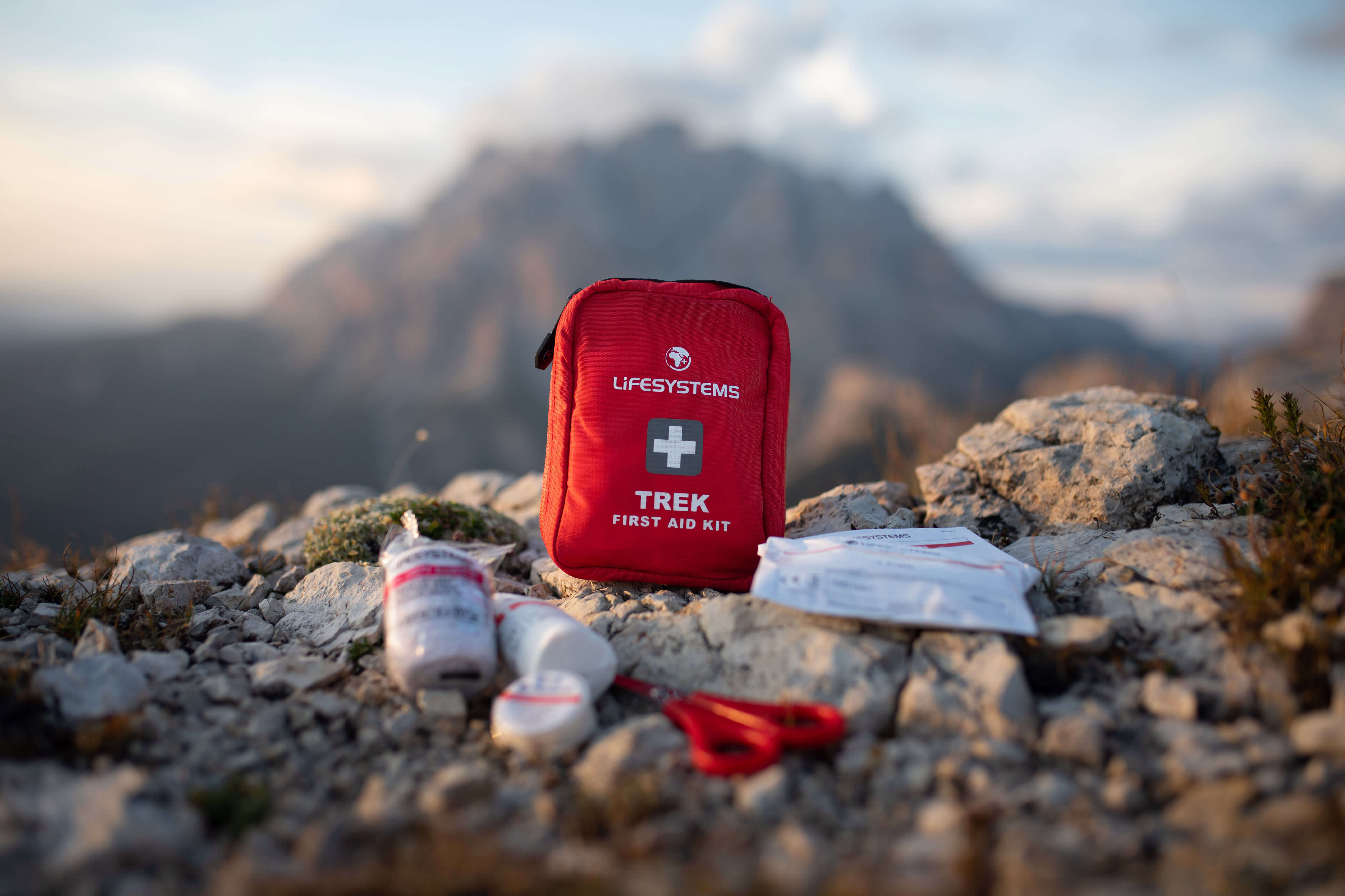 lifesystems-lekarnicka-trek-first-aid-kit (7)